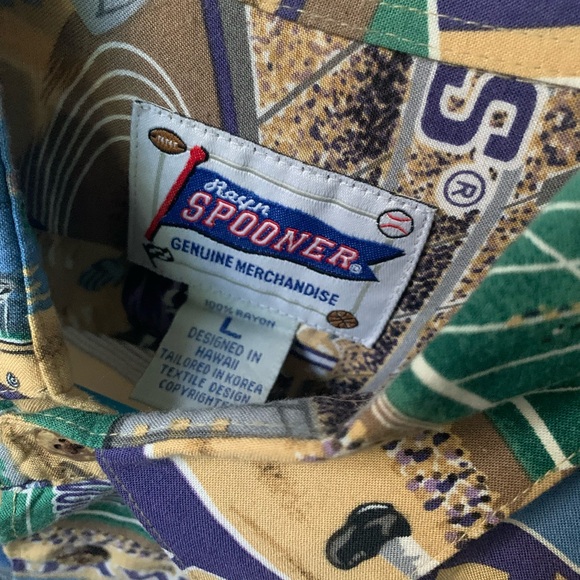 Reyn Spooner University of Washington College Football Hawaiian Shirt - Picture 5 of 7